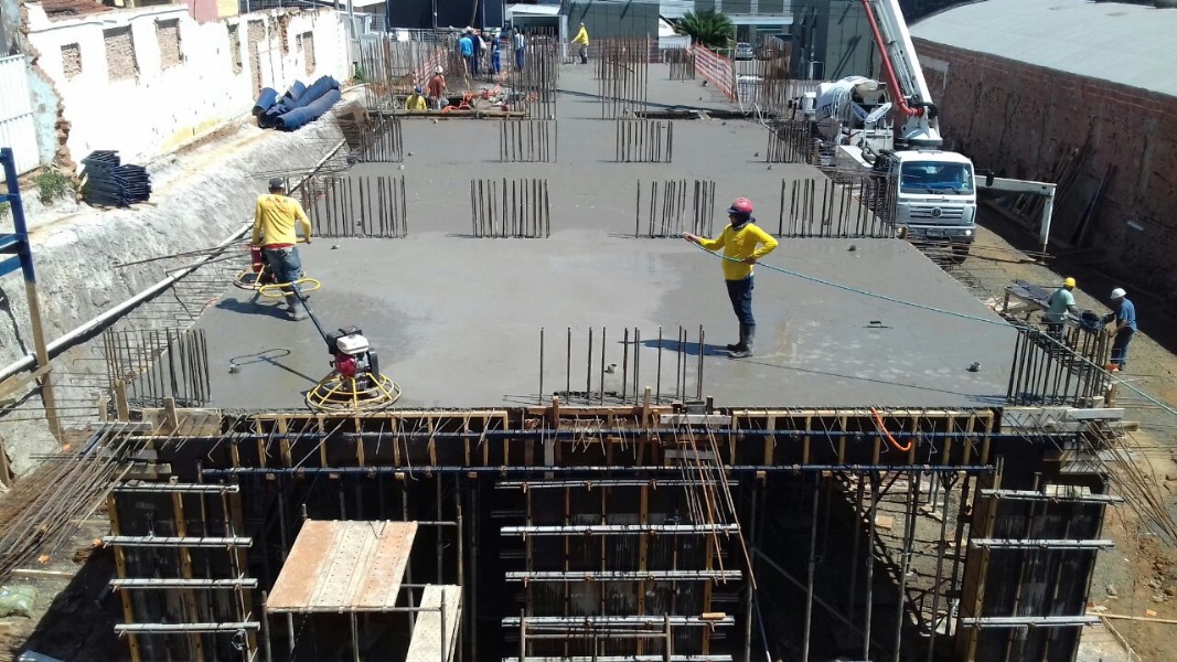 Foto atualizada - 26/09/2016 concretagem do piso do trreo